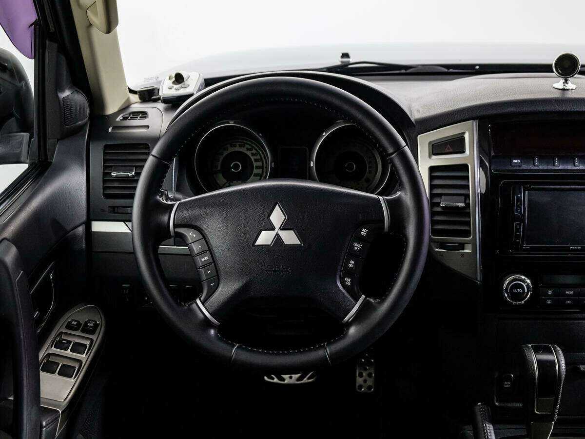 Mitsubishi Pajero, 2015 Фото №14