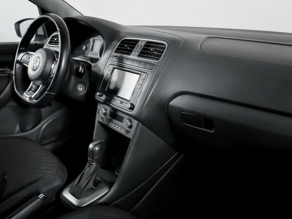 Volkswagen Polo V Рестайлинг, 2019 Фото №7