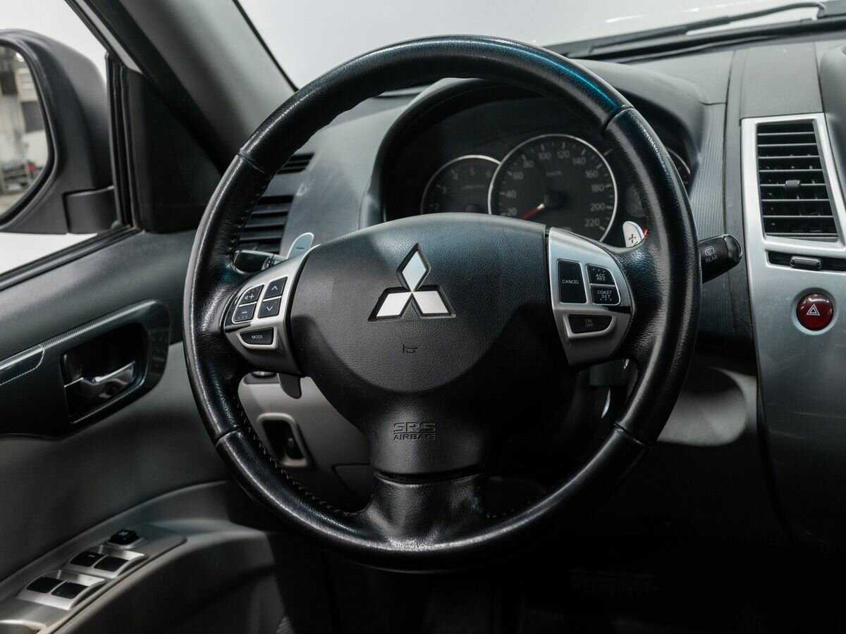 Mitsubishi Pajero Sport, 2014 Фото №11
