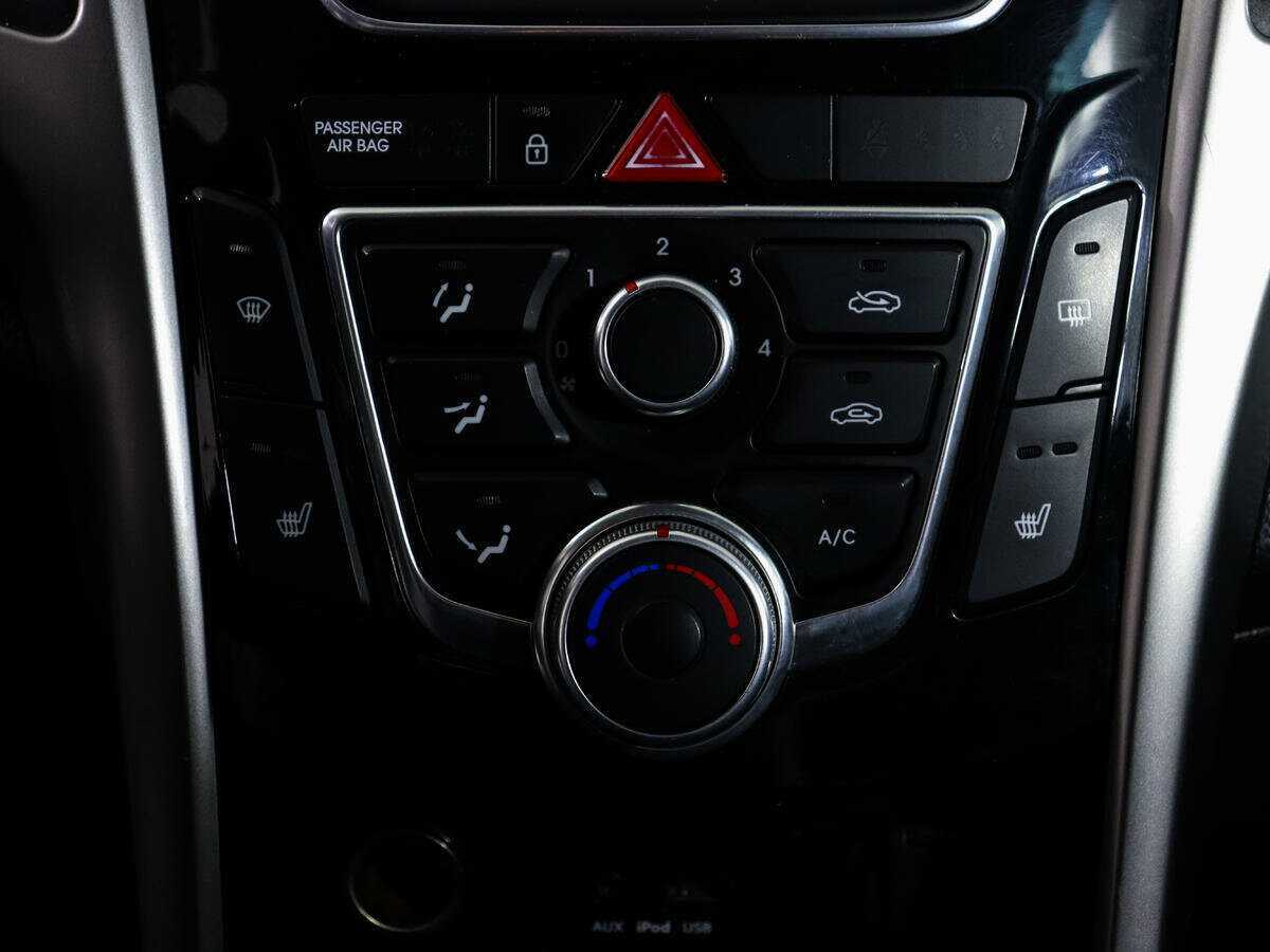 Hyundai i30, 2013 Фото №17