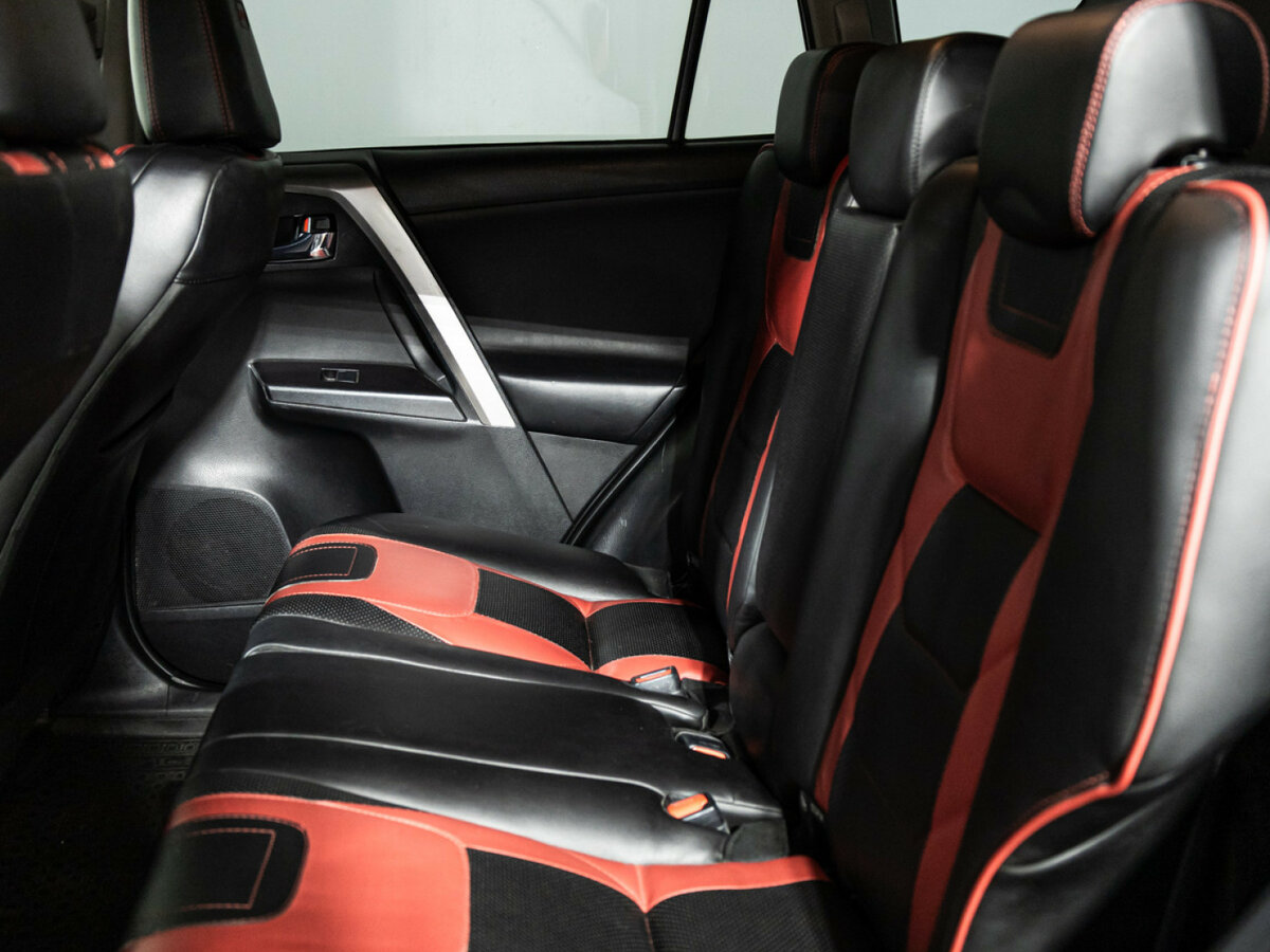 Toyota RAV4 IV (XA40) Рестайлинг, 2016 Фото №10