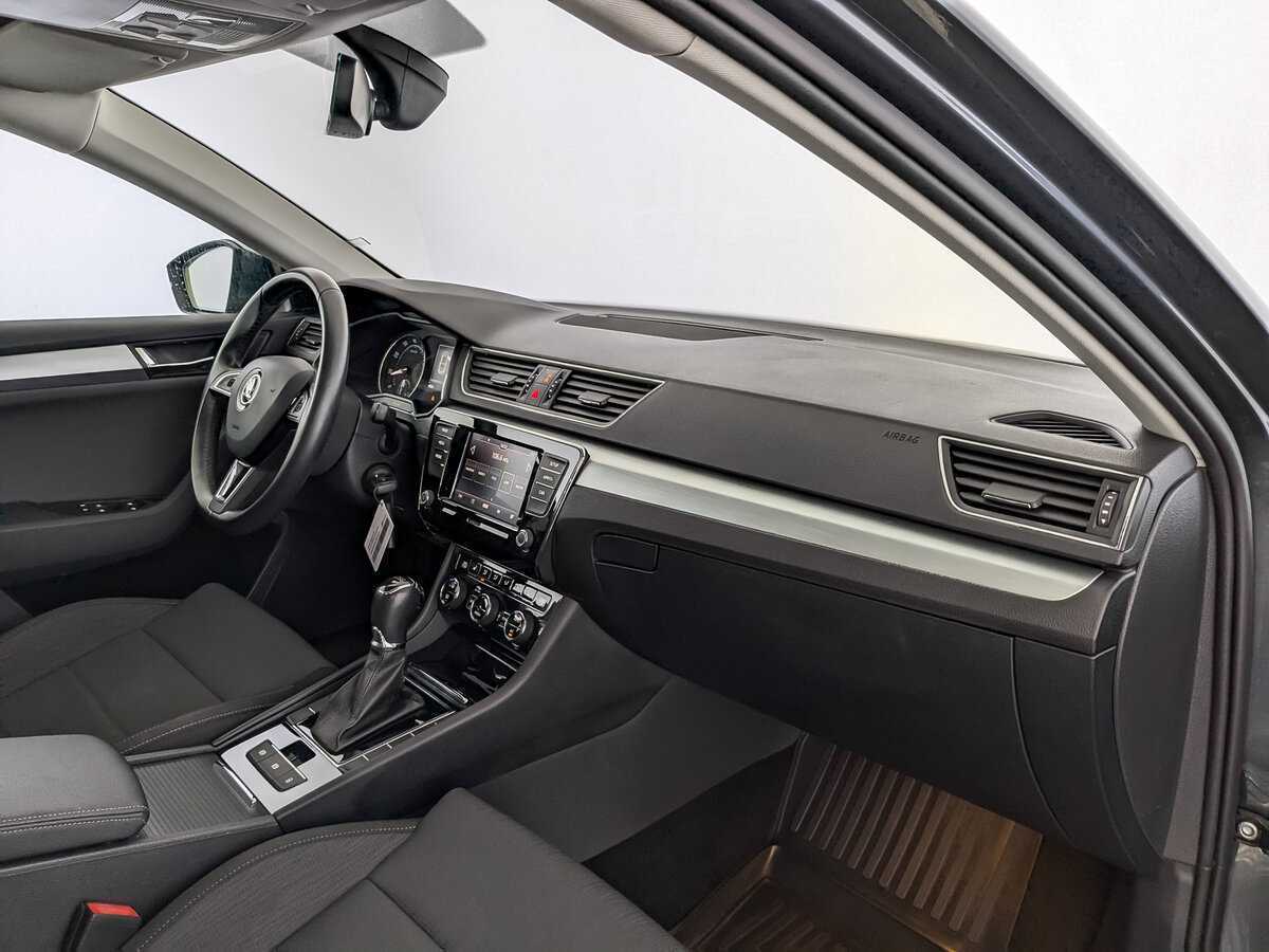 Skoda Superb, 2018 Фото №11