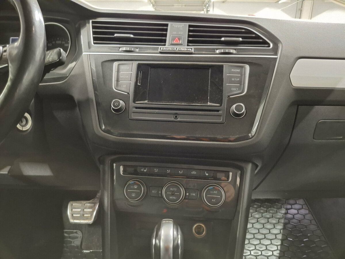 Volkswagen Tiguan II, 2017 Фото №15