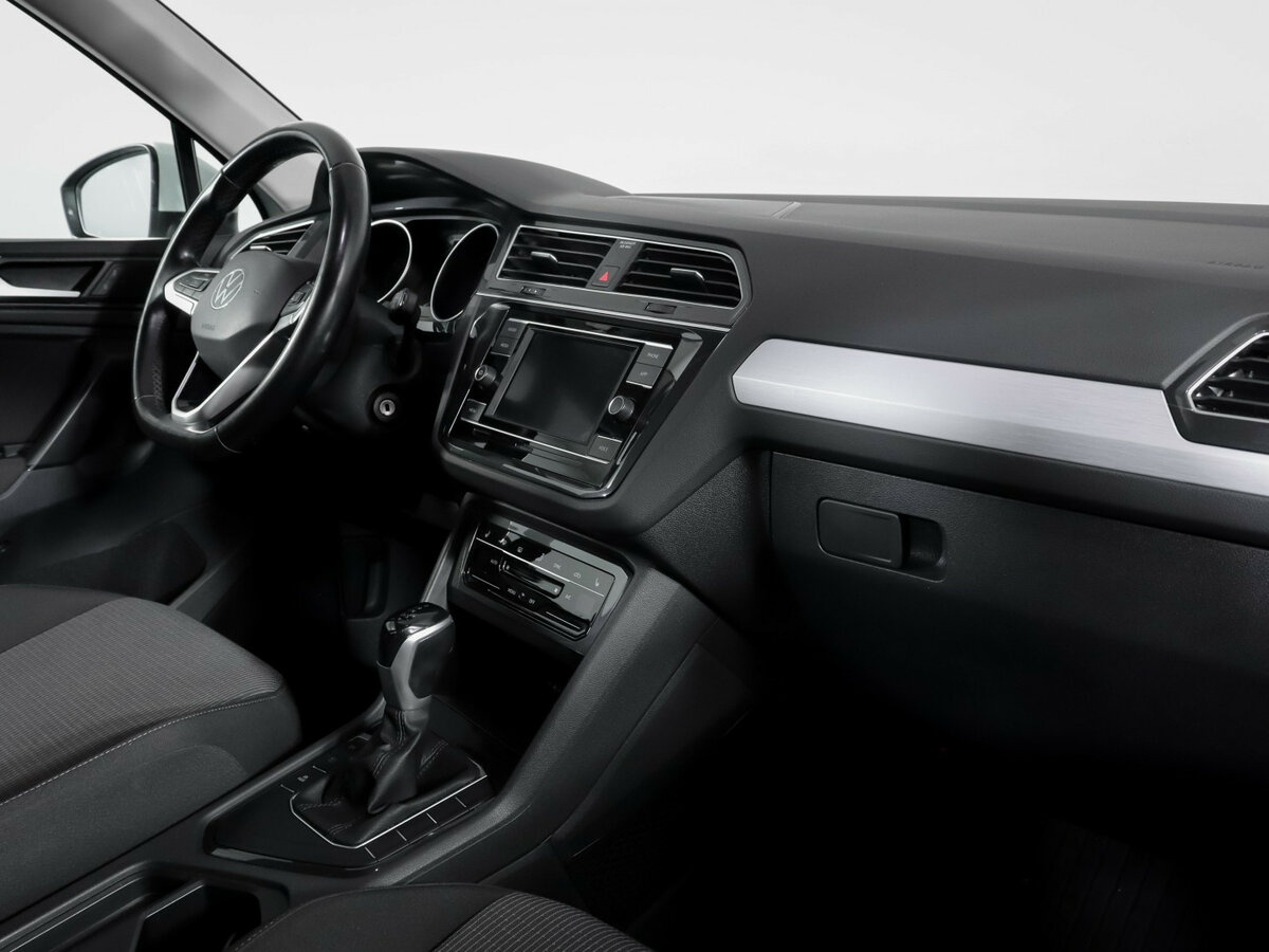 Volkswagen Tiguan II Рестайлинг, 2020 Фото №9