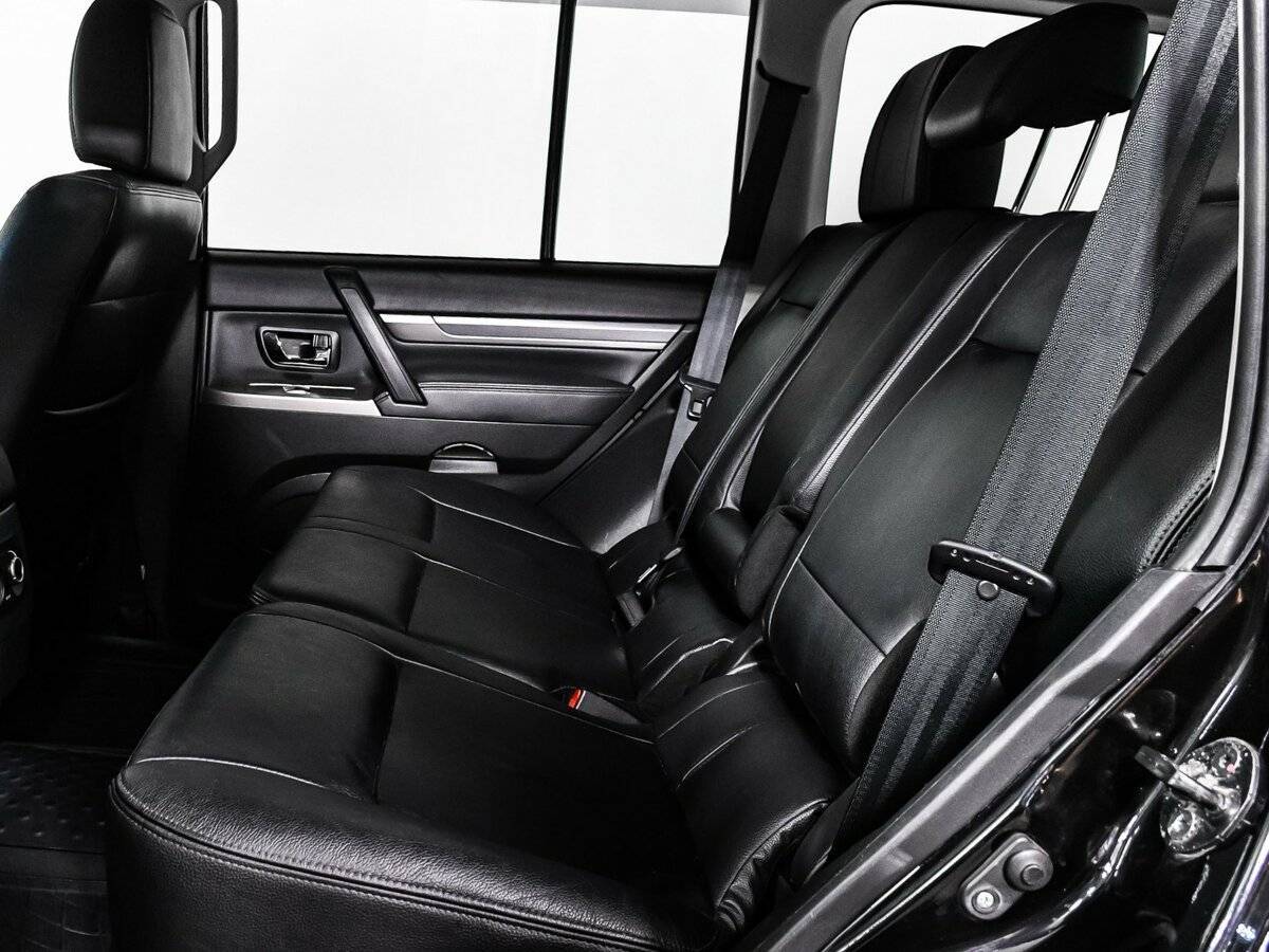 Mitsubishi Pajero, 2015 Фото №14