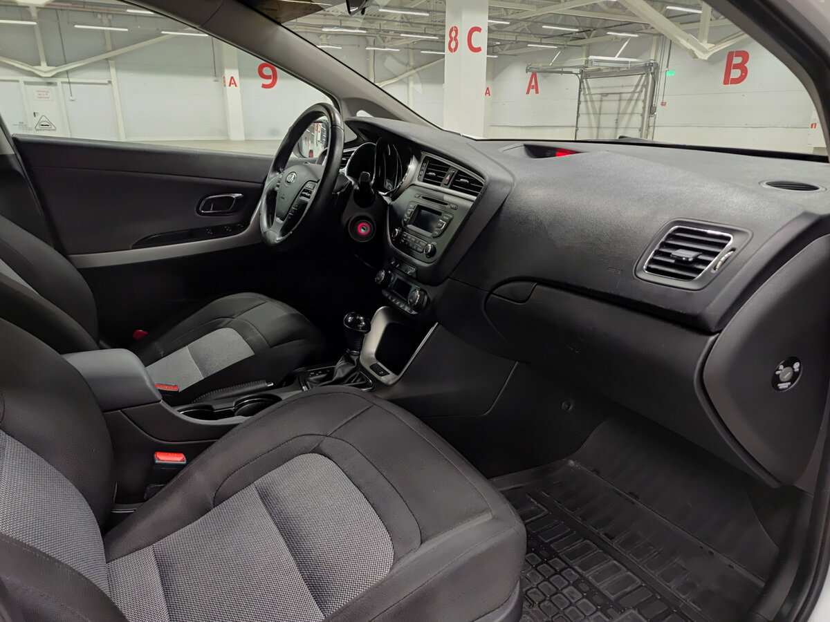 Kia Ceed II Рестайлинг, 2018 Фото №11