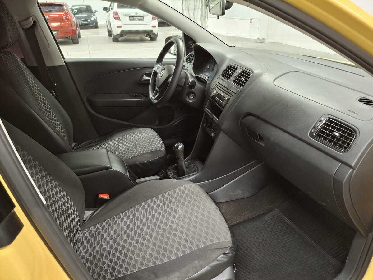 Volkswagen Polo V Рестайлинг, 2017 Фото №11