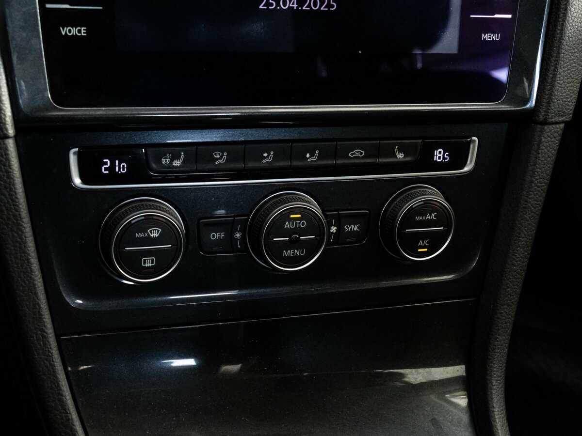 Volkswagen Golf, 2018 Фото №14