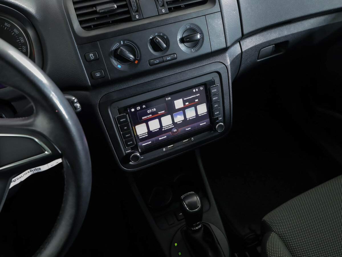 Skoda Fabia II Рестайлинг, 2014 Фото №16