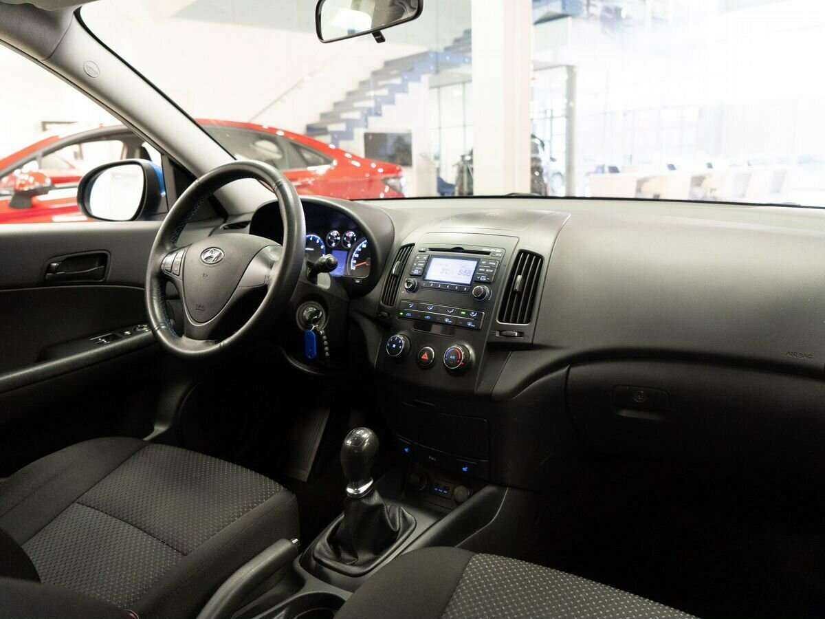 Hyundai i30, 2010 Фото №14