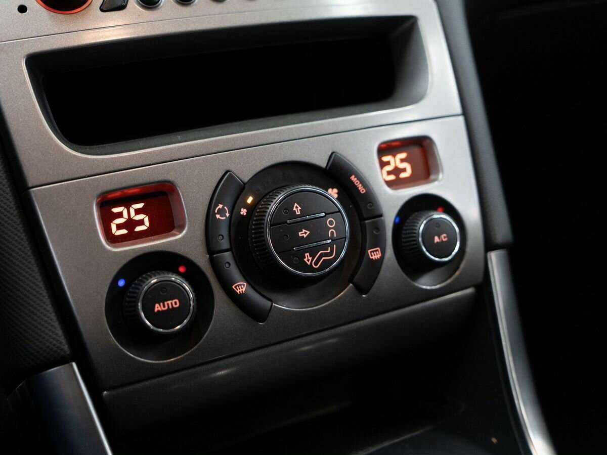 Peugeot 308, 2011 Фото №11