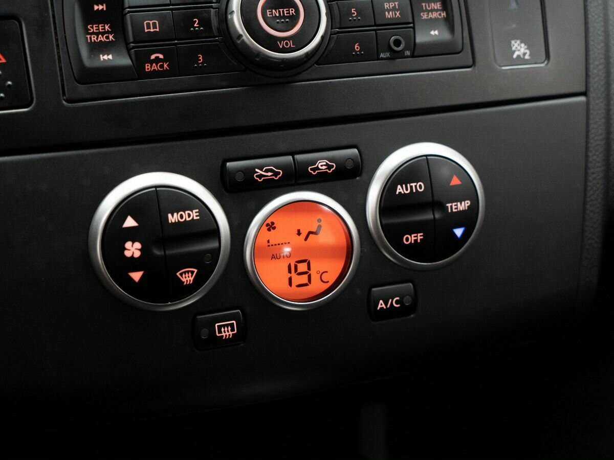 Nissan Tiida, 2011 Фото №14