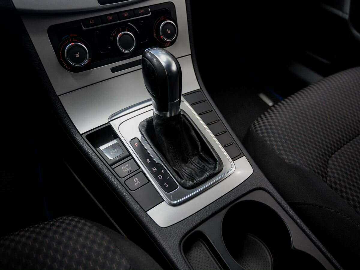 Volkswagen Passat, 2011 Фото №16