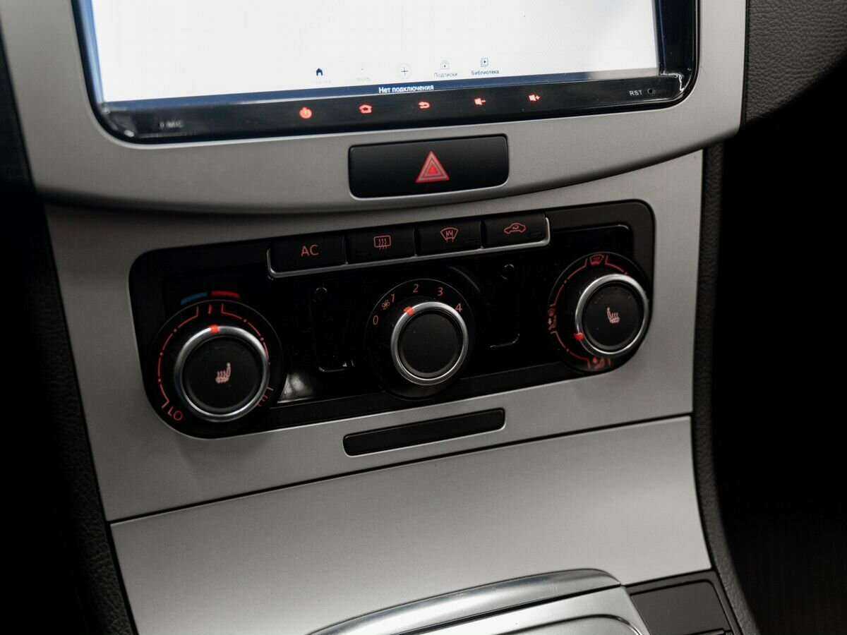 Volkswagen Passat, 2011 Фото №18