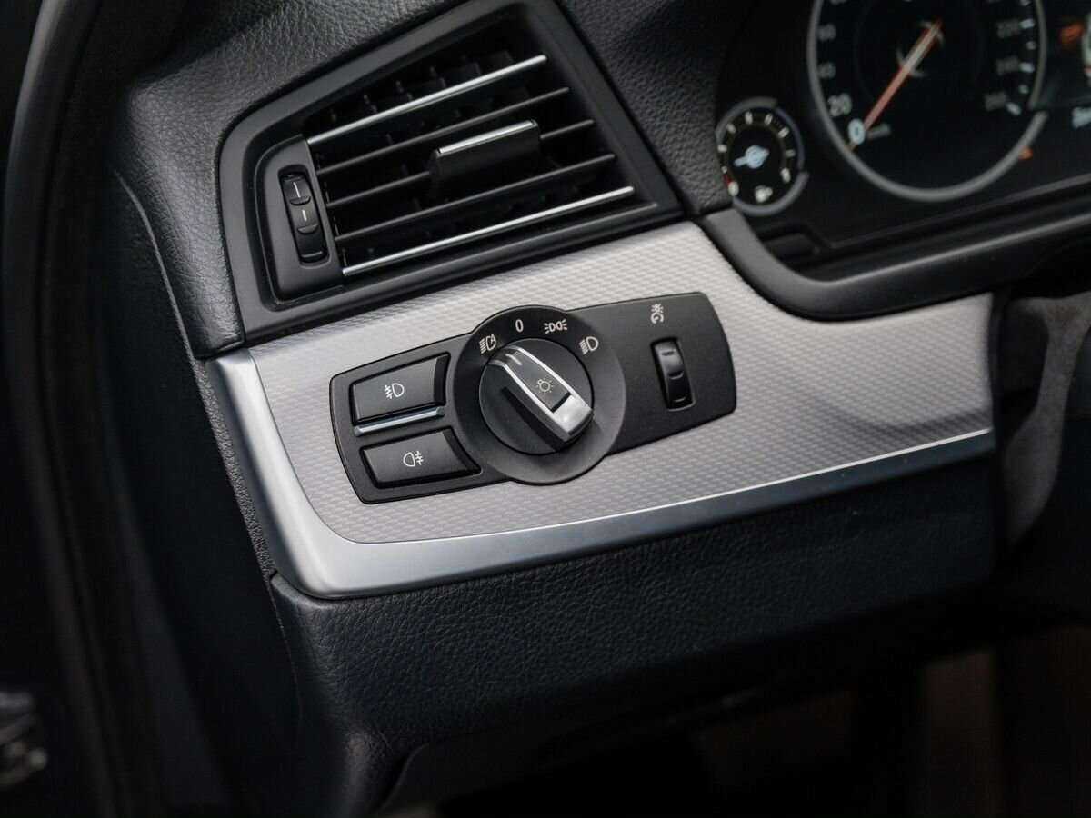 BMW 5 серии 528i xDrive, 2014 Фото №15