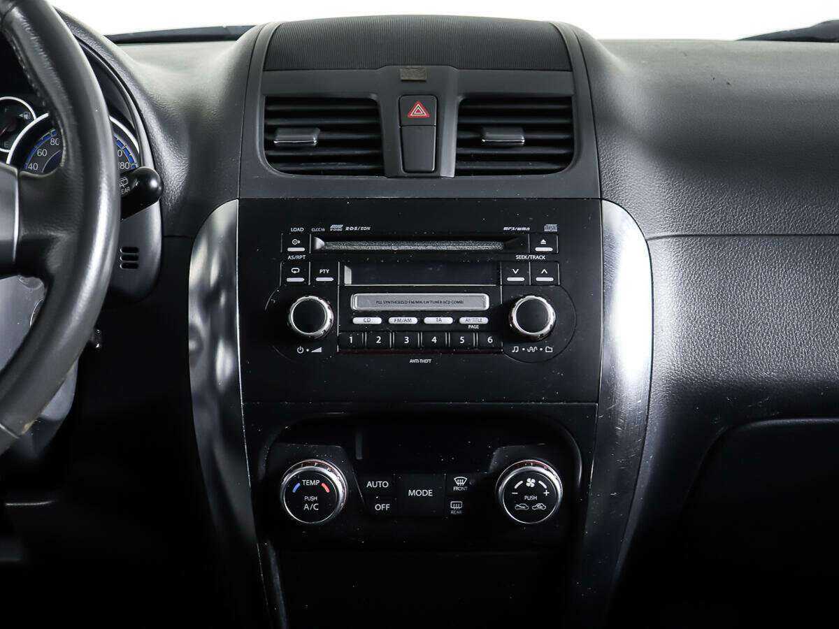 Suzuki SX4, 2010 Фото №12