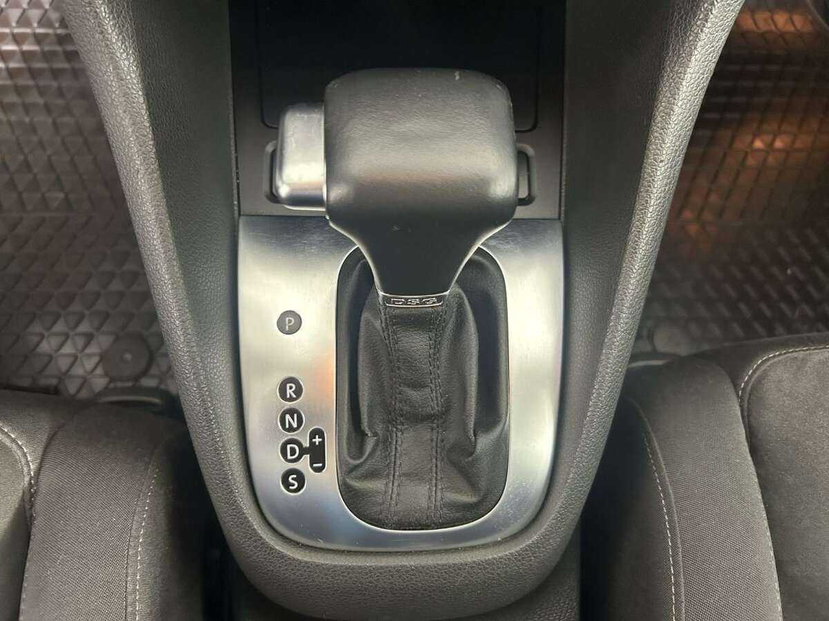 Volkswagen Golf, 2010 Фото №12