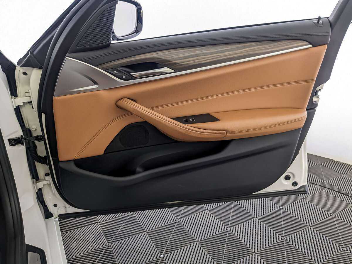 BMW 5 серии 520d xDrive, 2017 Фото №19