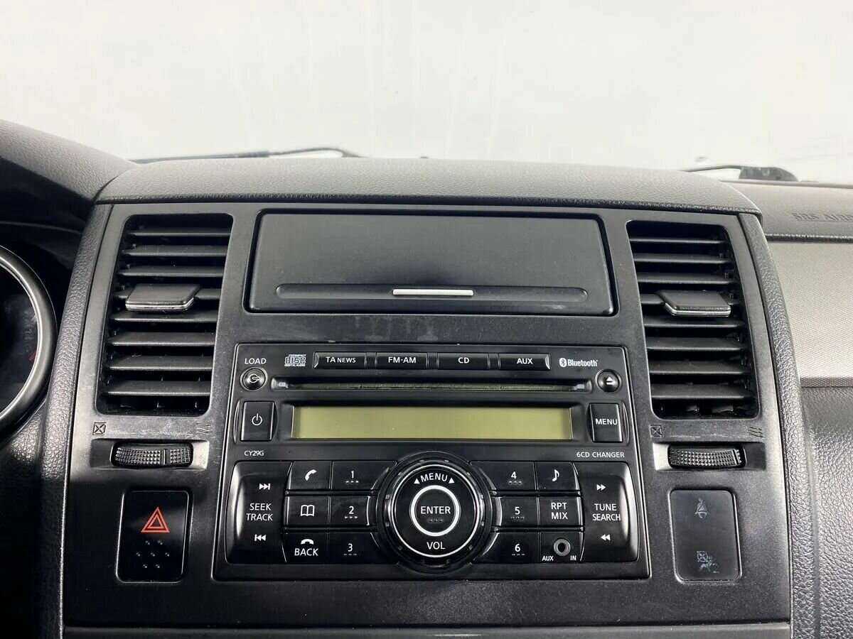 Nissan Tiida, 2011 Фото №13