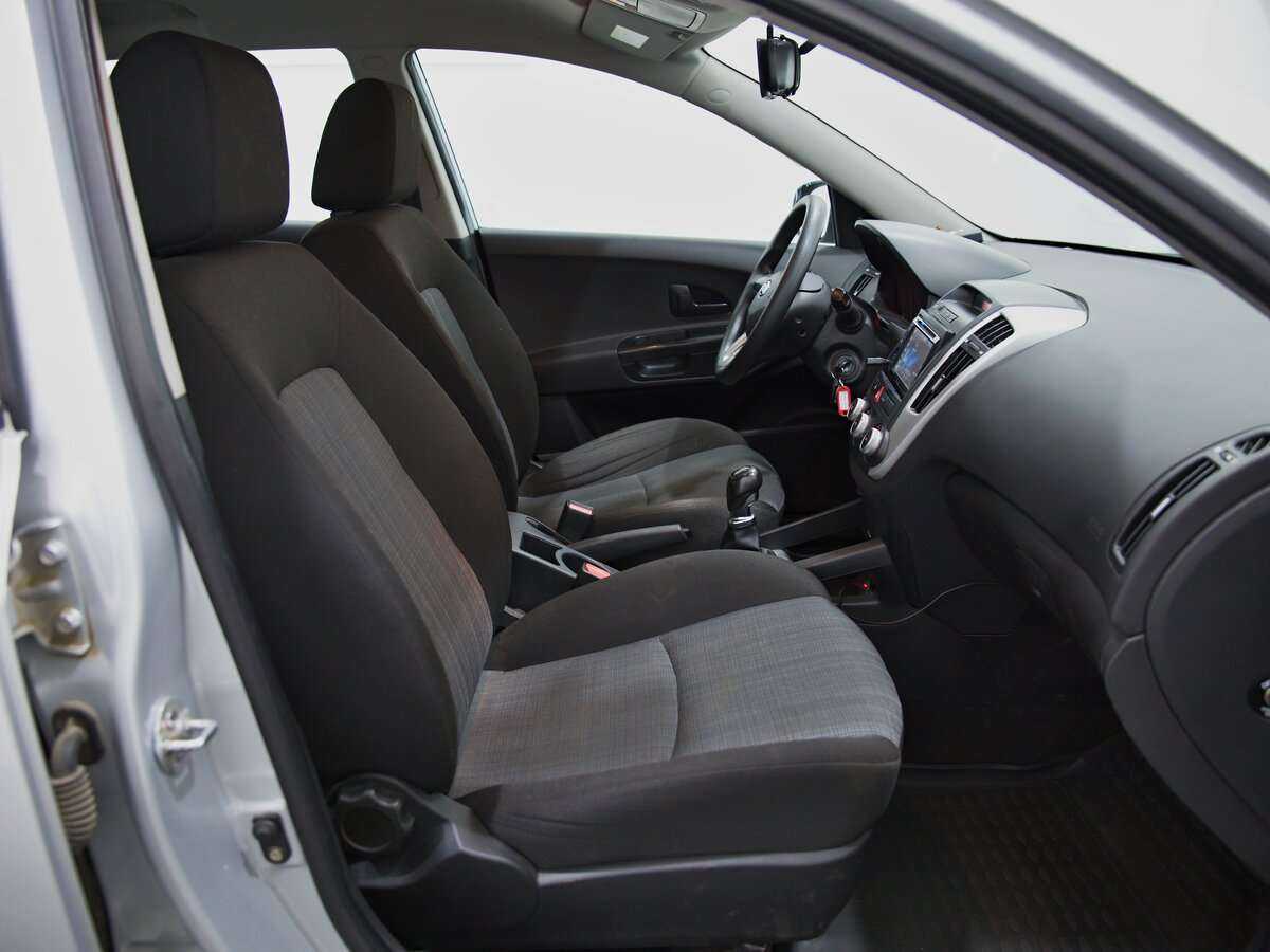 Kia Ceed, 2011 Фото №9