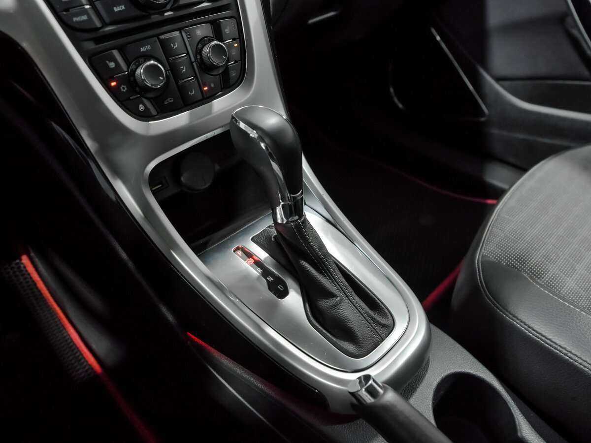 Opel Astra GTC, 2013 Фото №8