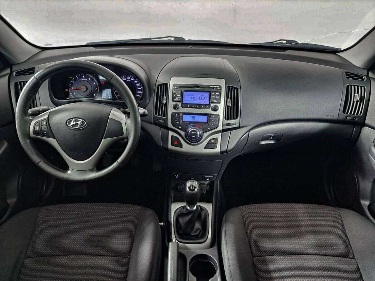 Hyundai i30, 2010 Фото №14