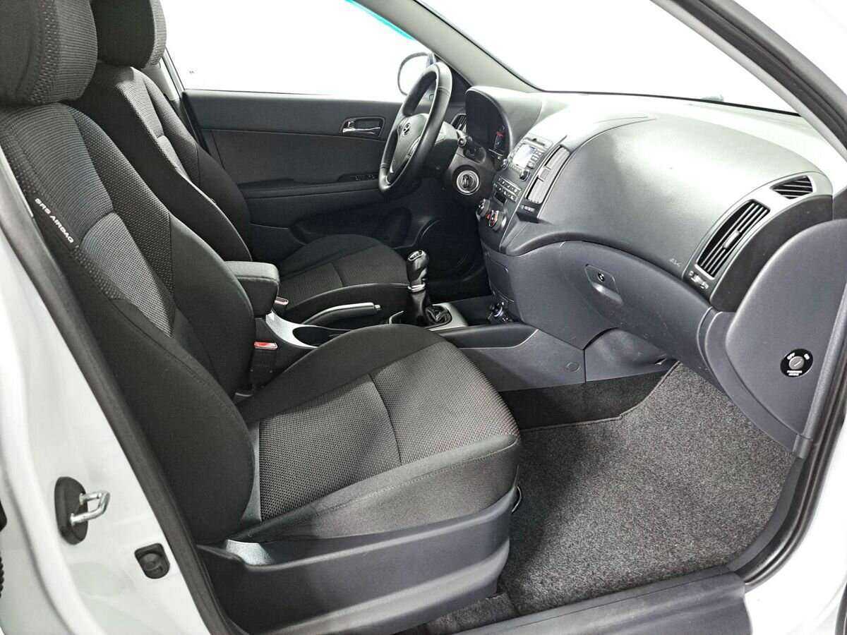 Hyundai i30, 2011 Фото №11