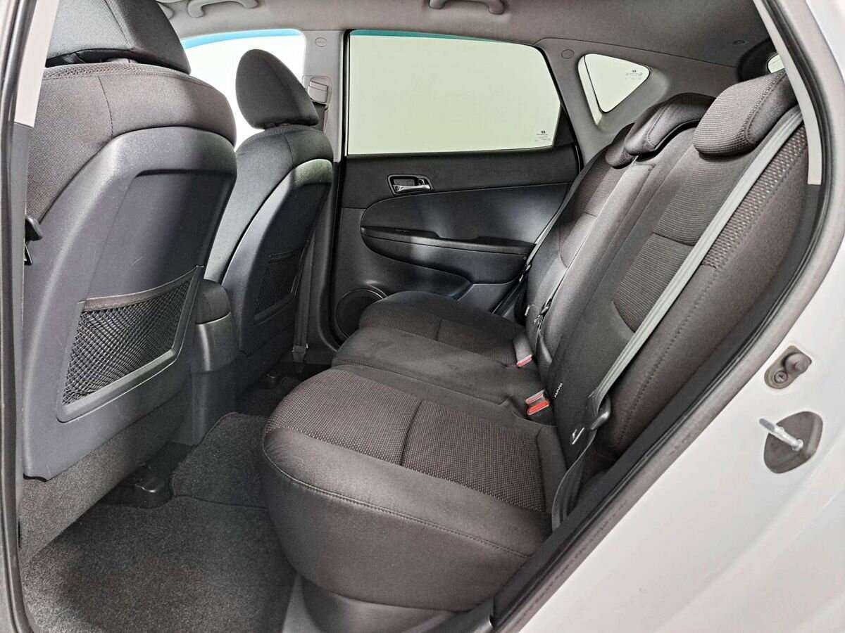 Hyundai i30, 2011 Фото №12