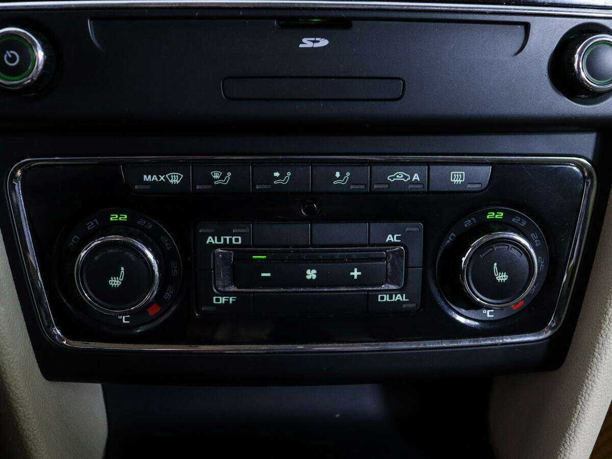 Skoda Superb DSG, 2011 Фото №17