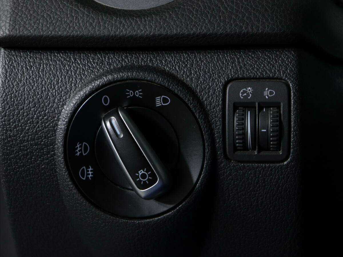 Volkswagen Tiguan, 2011 Фото №16