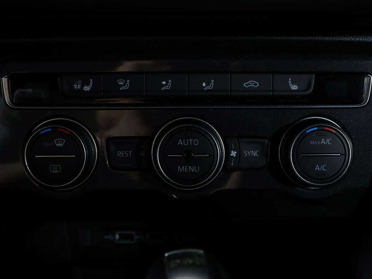 Volkswagen Tiguan, 2018 Фото №17