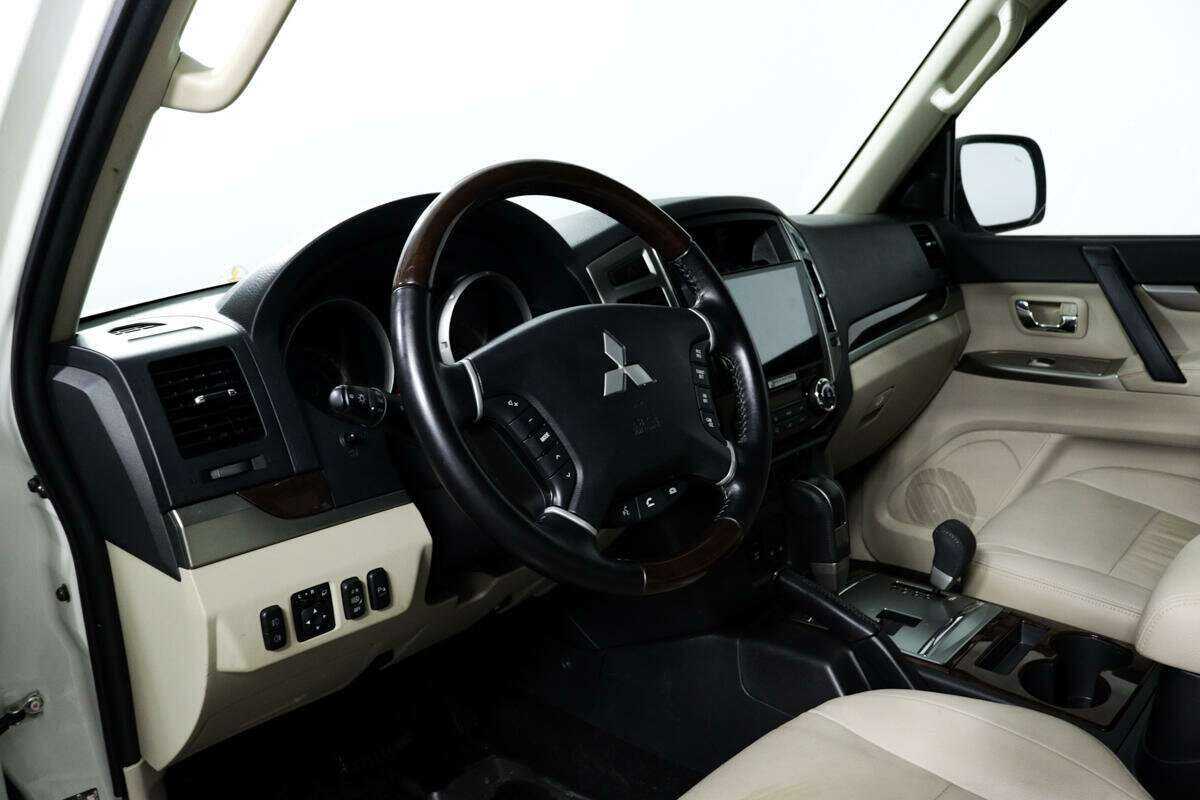 Mitsubishi Pajero, 2019 Фото №12