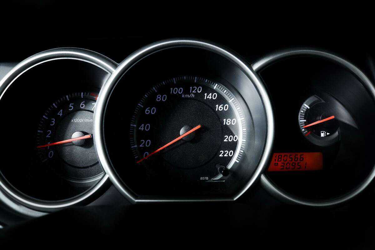 Nissan Tiida, 2010 Фото №10