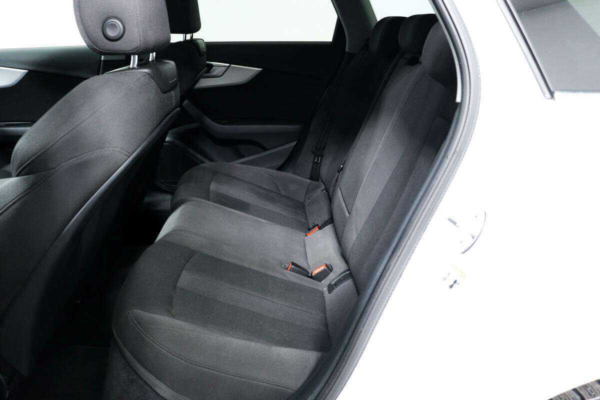 Audi A4, 2017 Фото №12