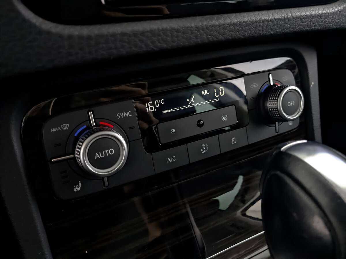 Volkswagen Touareg, 2017 Фото №20