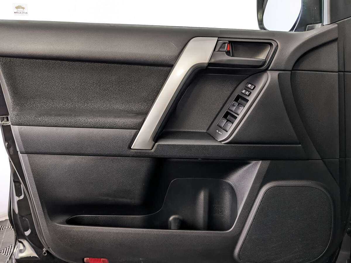 Toyota Land Cruiser Prado, 2020 Фото №16
