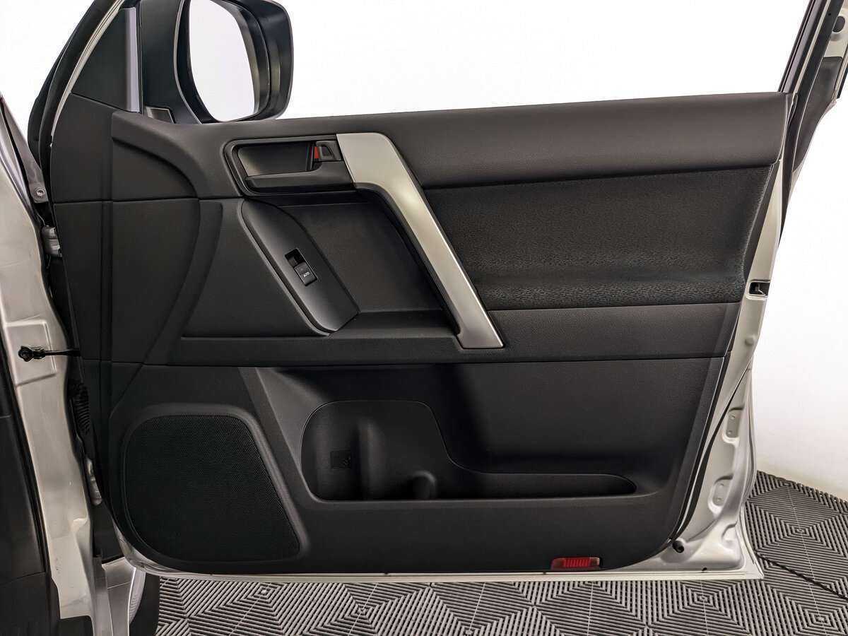 Toyota Land Cruiser Prado, 2022 Фото №20
