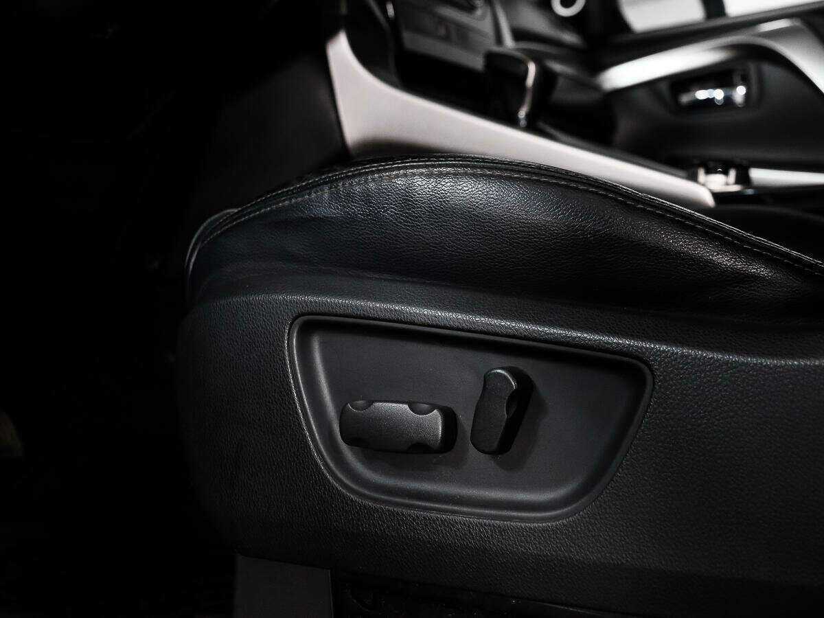 Mitsubishi Pajero Sport, 2016 Фото №9