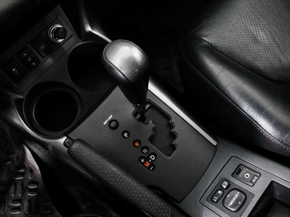 Toyota RAV4, 2010 Фото №11