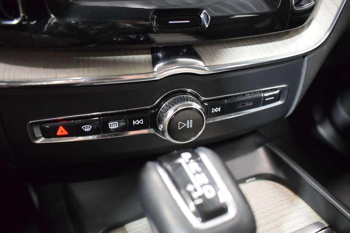 Volvo XC60, 2020 Фото №20