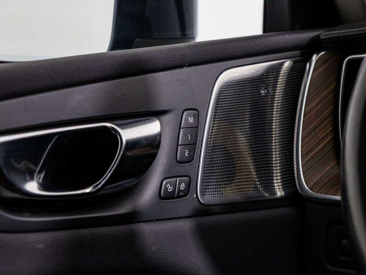 Volvo XC60, 2020 Фото №15