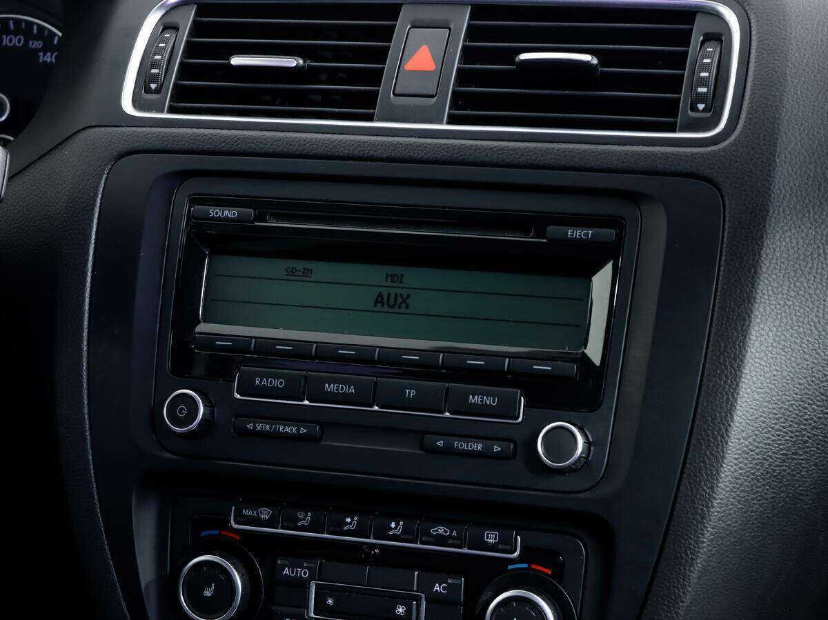 Volkswagen Jetta, 2011 Фото №15