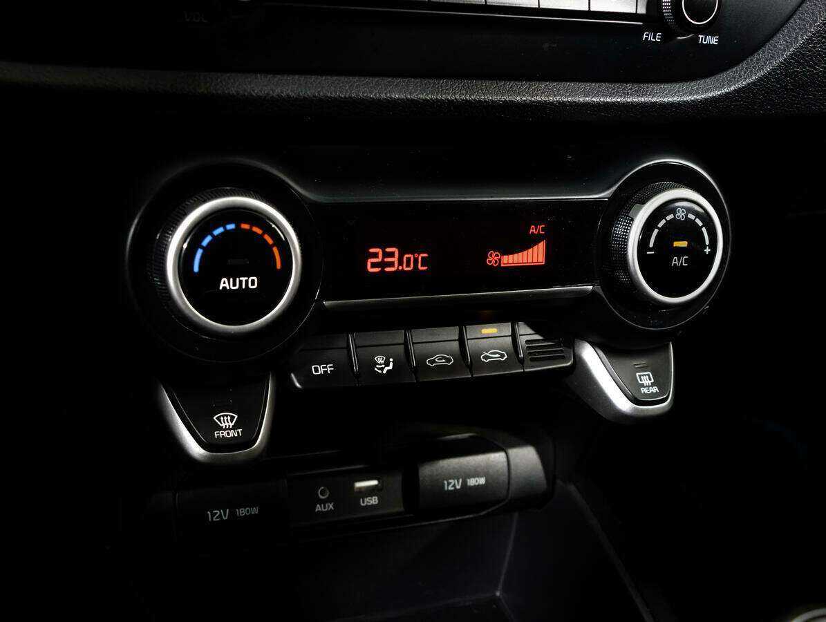 Kia Rio, 2017 Фото №11