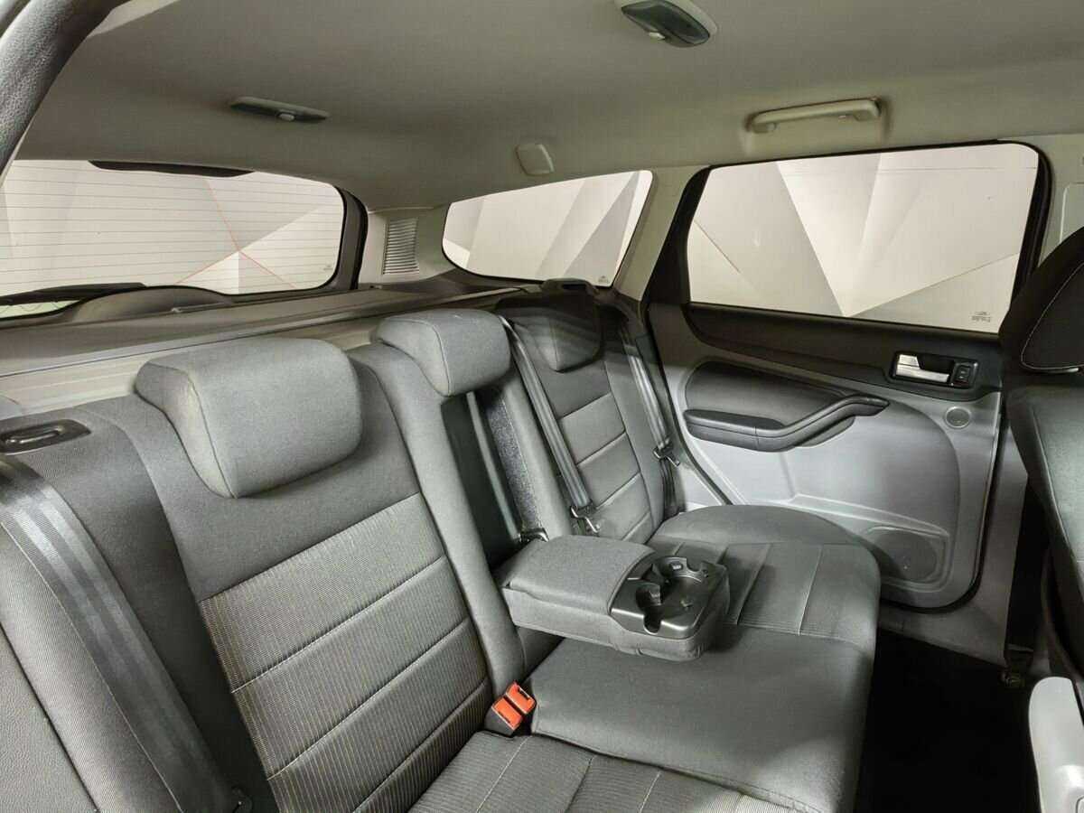 Ford Focus, 2010 Фото №12