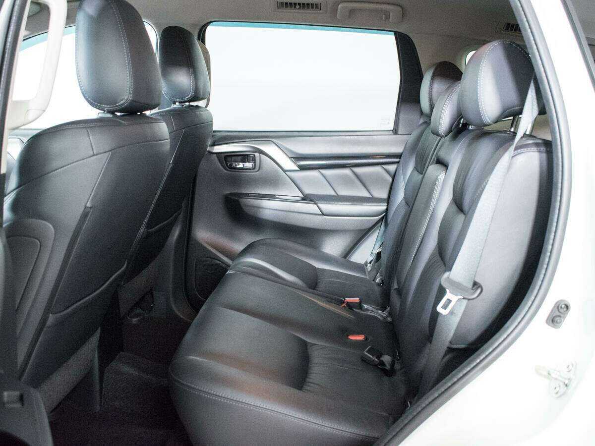 Mitsubishi Pajero Sport, 2018 Фото №9