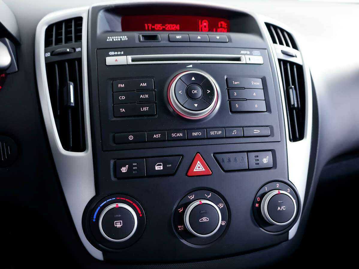 Kia Ceed, 2011 Фото №13