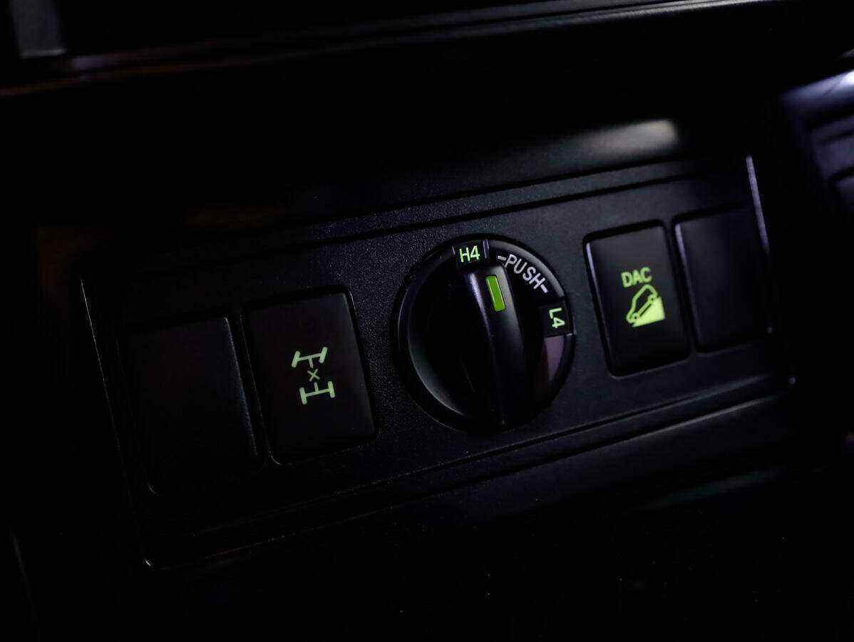 Toyota Land Cruiser Prado, 2017 Фото №25