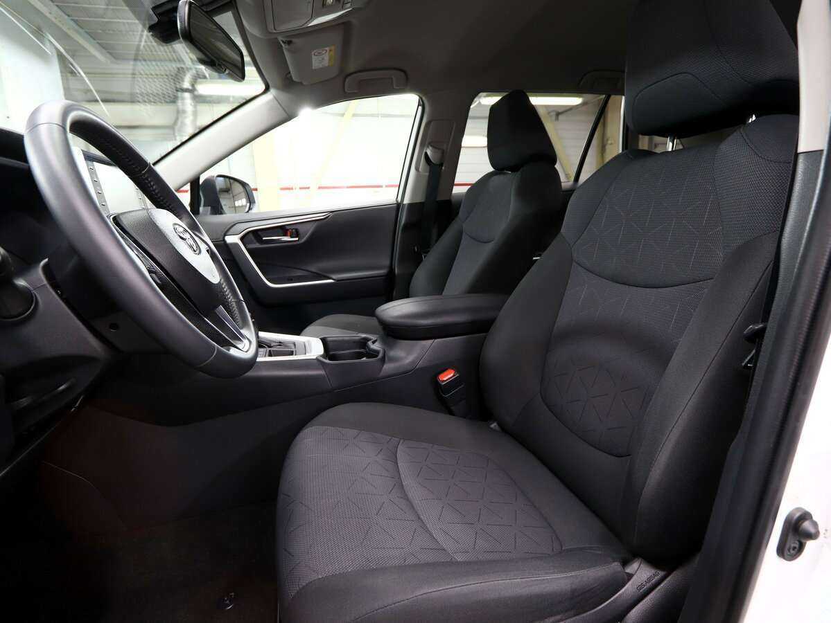 Toyota RAV4, 2021 - 51 000 км. | Фото №7