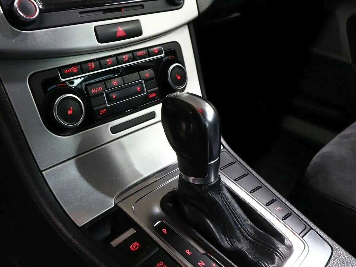 Volkswagen Passat, 2011 - 229 000 км. | Фото №6