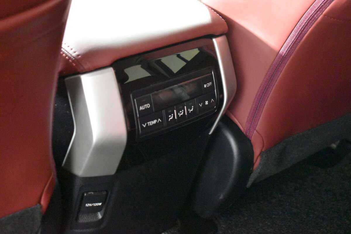 Toyota Land Cruiser Prado, 2018 Фото №8